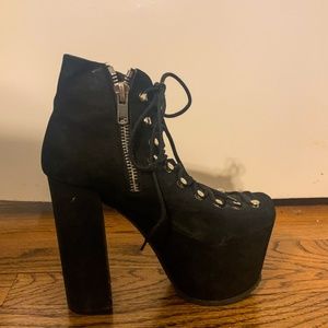 UNIF platform booties